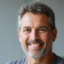 Retrato de Javier Morales, sonriendo